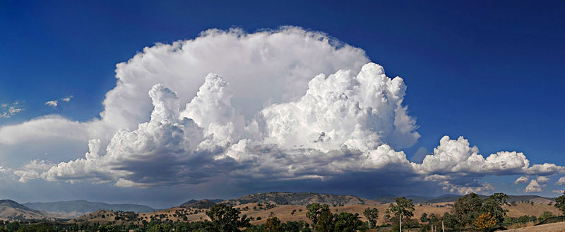 Datei:Anvil shaped cumulus panorama edit crop.jpg