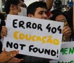 Datei:ErrorEducacao Ausschnitt.jpg