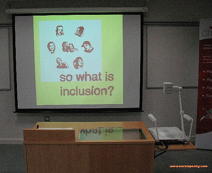 Datei:JohnKelly Inclusion2007.jpg