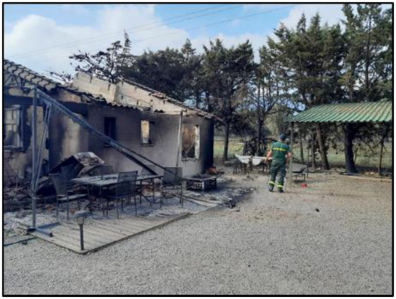 Datei:France 2023 destroyed house.jpg