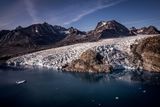 Gletscherzunge an der Ostküste Gletscherzunge der Auslassgletscher Karal und Knut Rasmussen. Lizenz:
