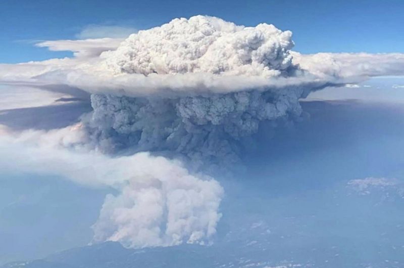 Datei:Creek Fire plume 2020.jpg