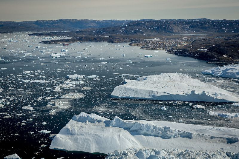 Datei:Eisberge vor Ilulissat.jpg