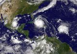 Hurrikane 2017: Katia, Irma, Jose Am 8. September ziehen gleichzeitig zwei Hurrikane und ein Tropensturm über die Karibik. Lizenz: NOAA public domain